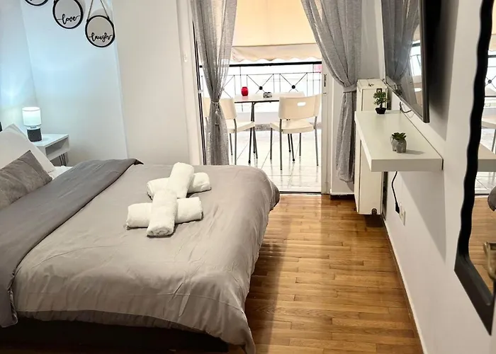 Modern Stay Near Acropolis With Big Balcony