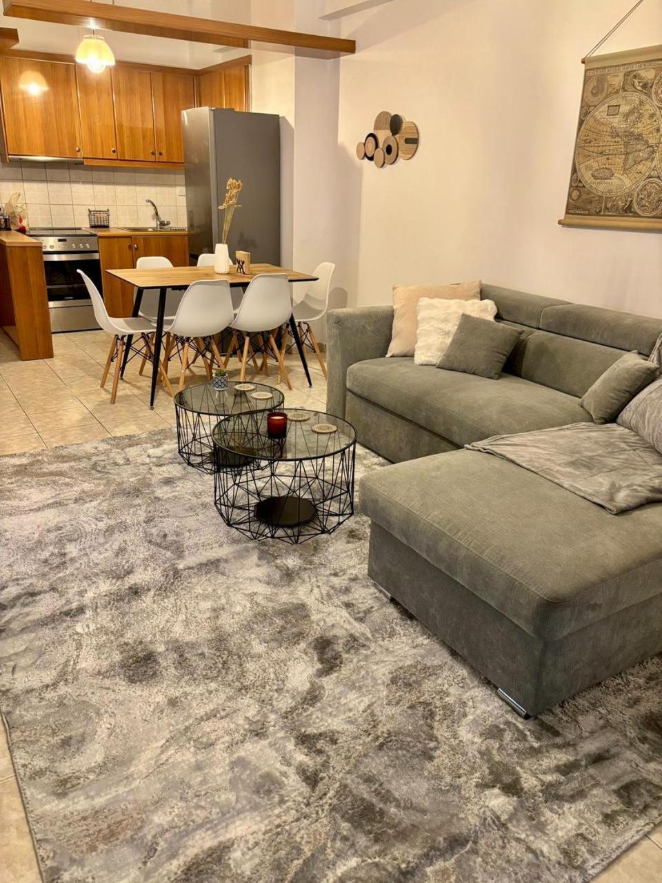 Modern Near Acropolis With Big Balcony Atenas